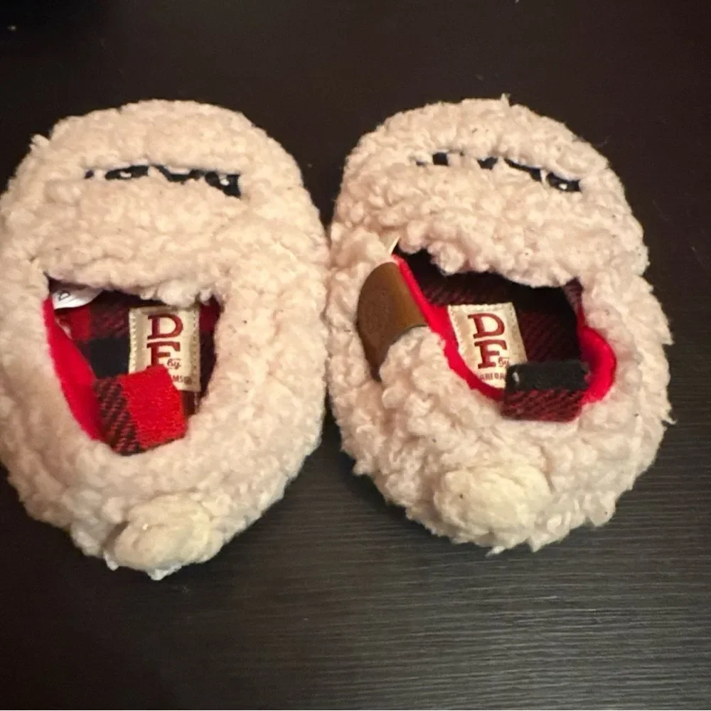 Dearfoams Kid’s Baby Bear Comfort Slippers Closed Back White Size 3-4. Wore Once